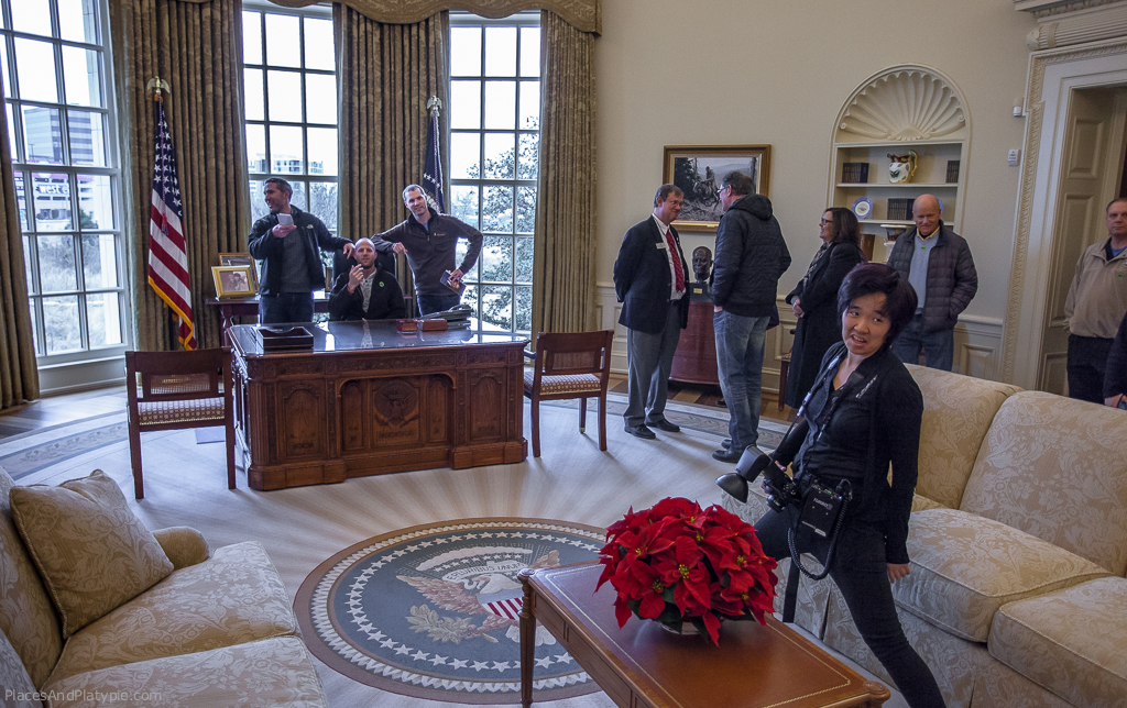 Inside the Bush 43 Oval Office