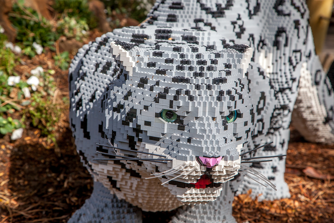 Snow Leopard: 63,379 lego bricks