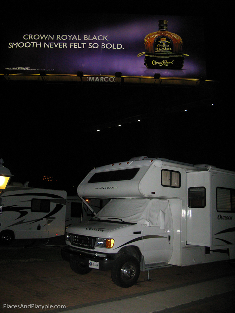 New Orleans RV Resort: Camping under the billboard