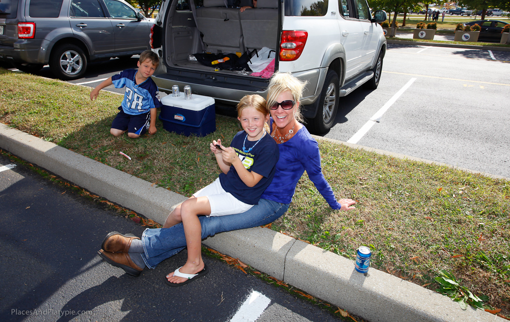 Minivans don't HAVE tailgates!!!