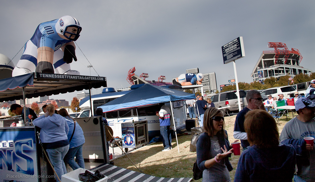 After most of the fans go into the game, Wayne's  First Class Tailgaters leave the buffet and a TV set up so the workers and security etc all around can come and get something to eat if they want and watch the game  - really great people!